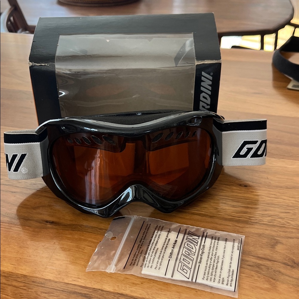 Unisex Gordini Black Ski/Snow Goggles with Amber Lens
